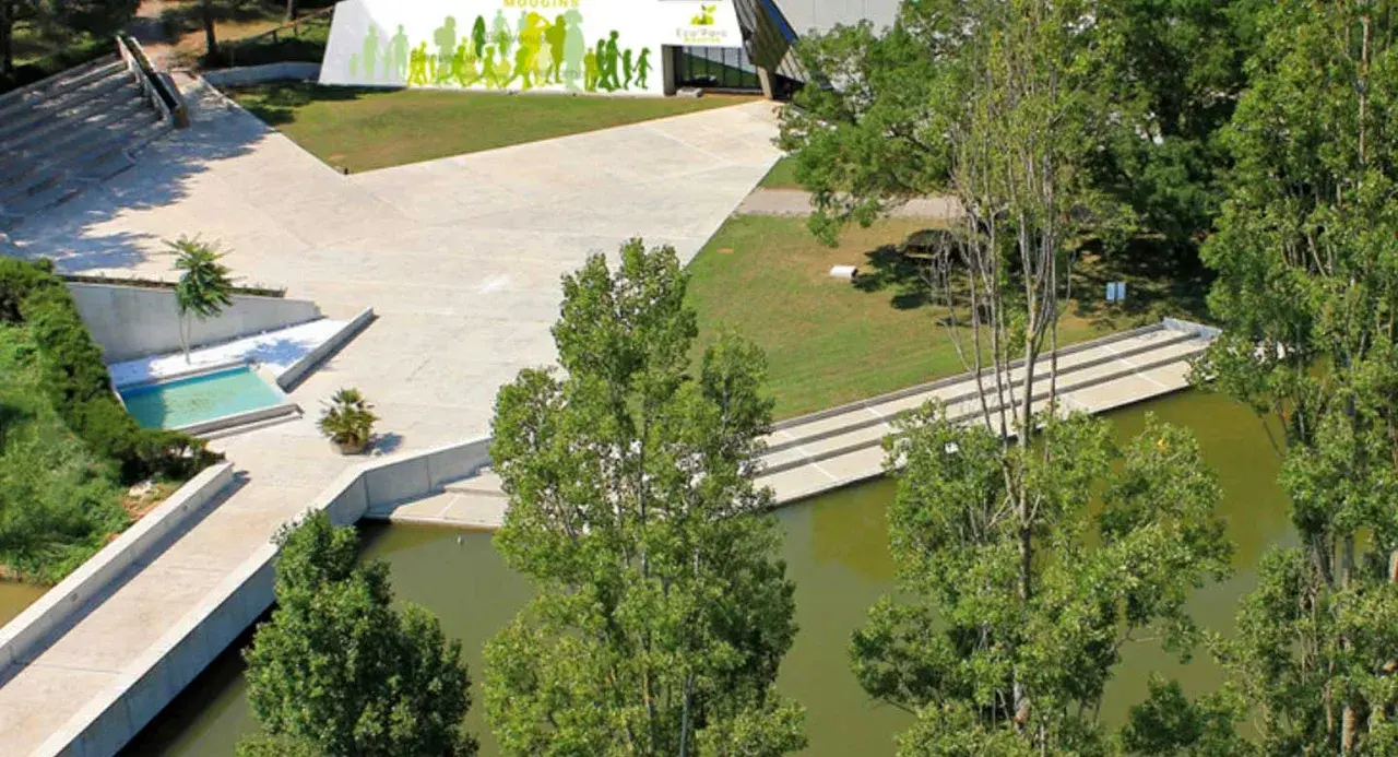 Entrée et espaces verts de l’Éco’Parc de Mougins
