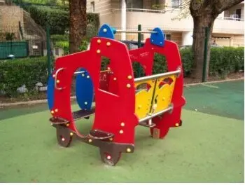 Camion de pompiers de l’aire de jeux du Haut-Borrigo à Menton