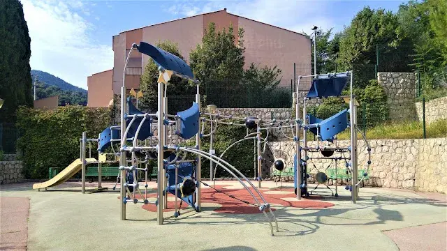 Aire de jeux du square Saint-Exupéry — photographie publiée en 2020