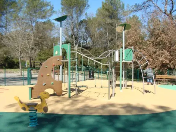 Aire de jeux du parc des Bouillides — photographie publiée en 2014