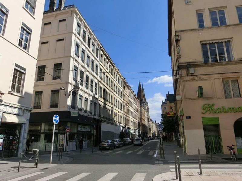 Pharmacie du Serpent à l’angle de la rue Paul-Chenavard à Lyon